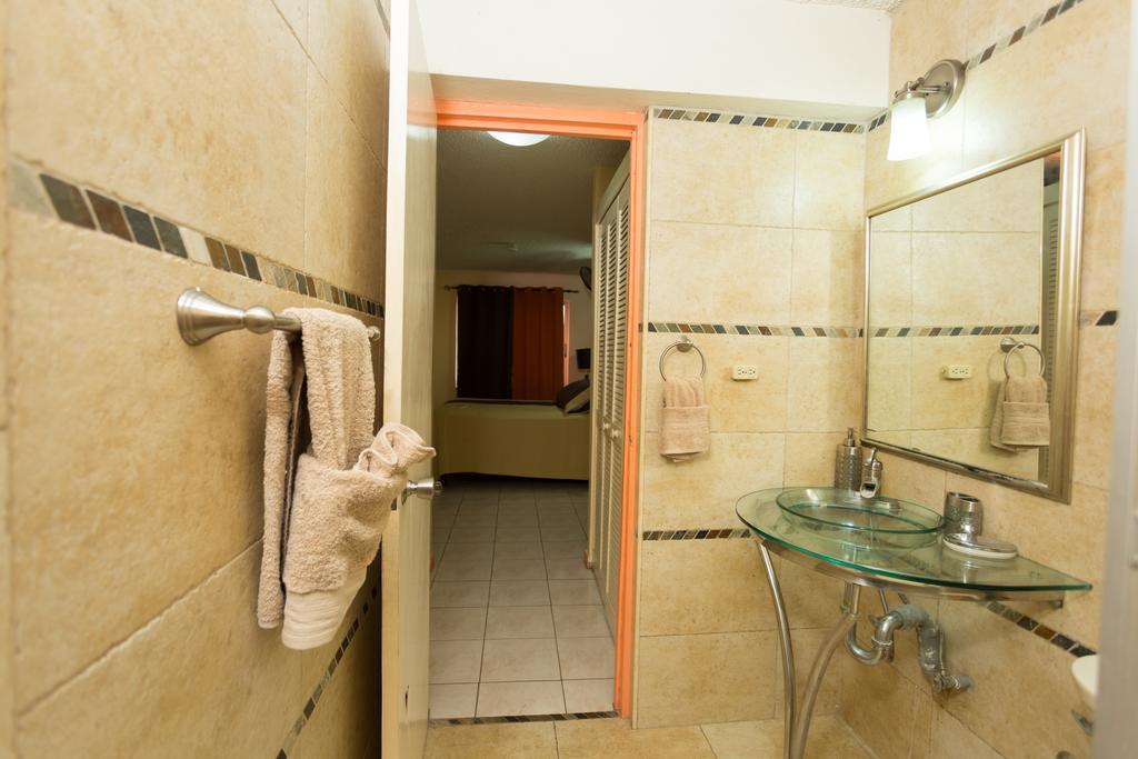 Cozy Accommodations Kingston Esterno foto